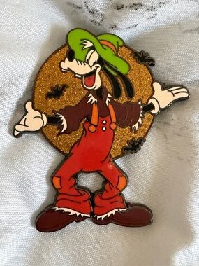 Disney | NWOT Goofy Halloween Pin